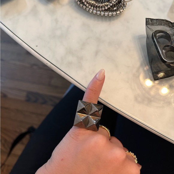 Costume Jewelry Rings - Picture 4 of 7